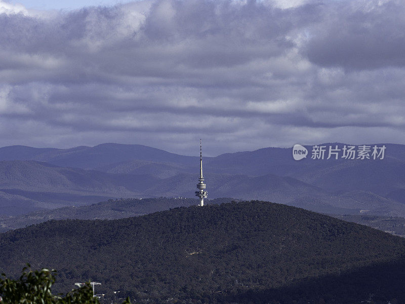 山上的电信塔