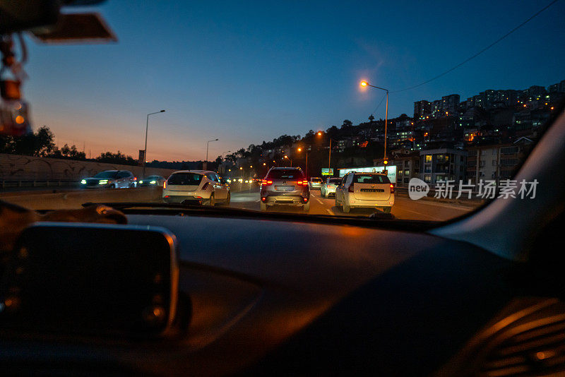 汽车的观点在夜间水平仍然