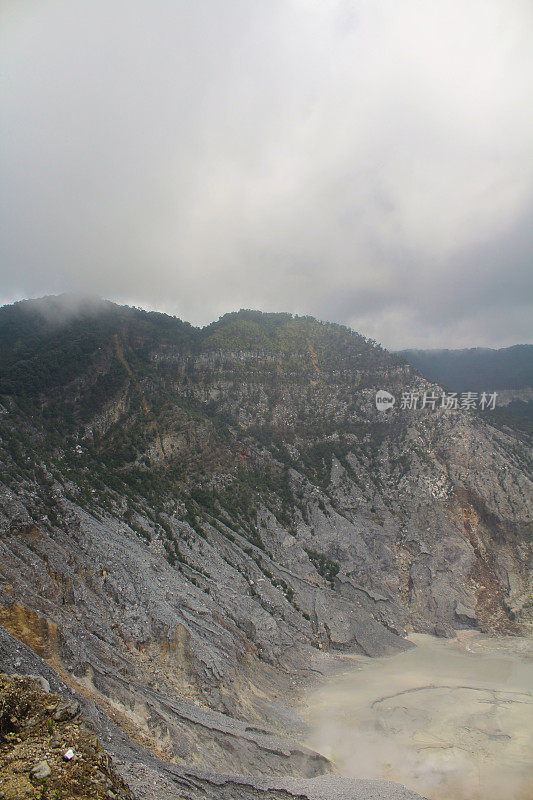 佩拉胡岛的唐库班山