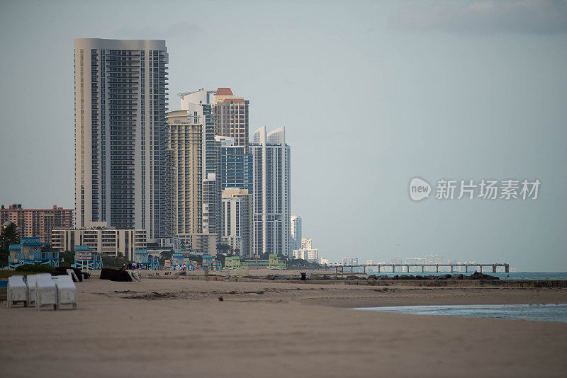 海滩上的城市