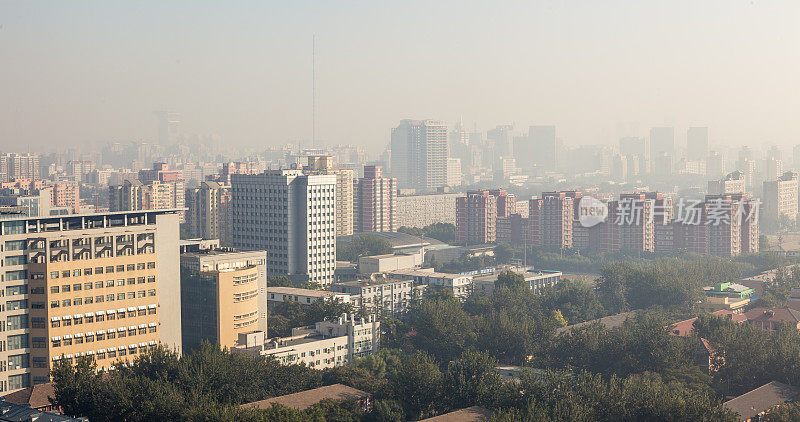 早晨北京城市笼罩在阴霾之下