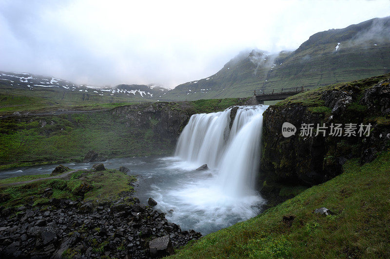 在冰岛Kirkjufellsfoss