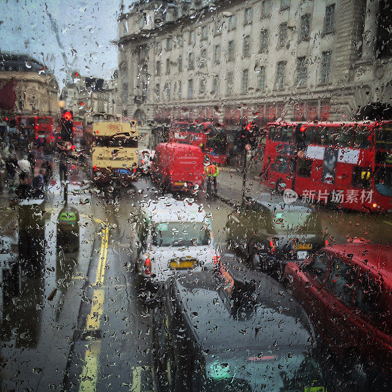 多雨的伦敦交通