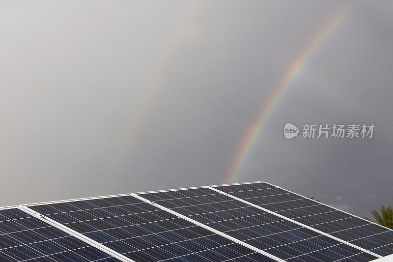 彩虹和太阳能电池板