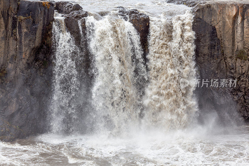 冰岛的Godafoss，一个典型的瀑布