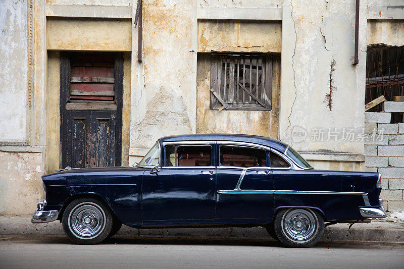 哈瓦那的黑色旧雪佛兰汽车