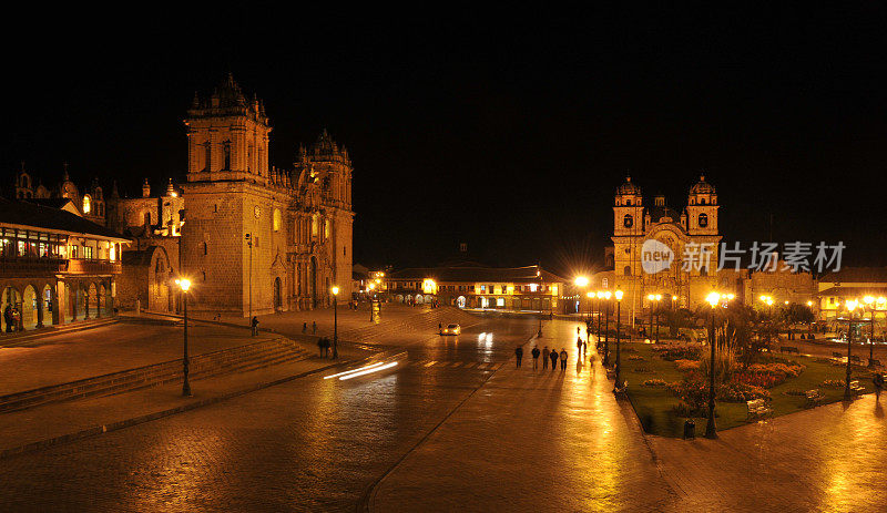 秘鲁库斯科镇广场的雨夜