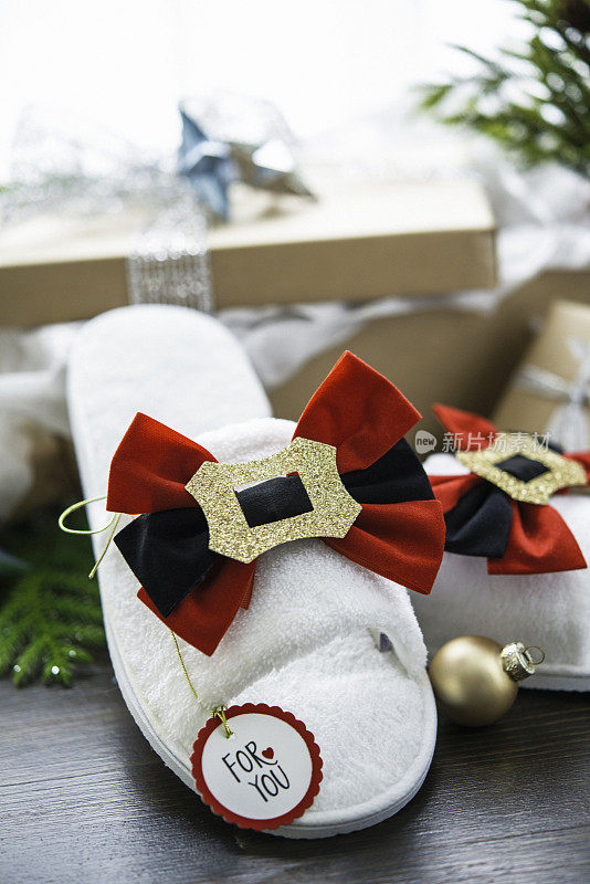 你想要转送的自制圣诞礼物是:圣诞老人拖鞋