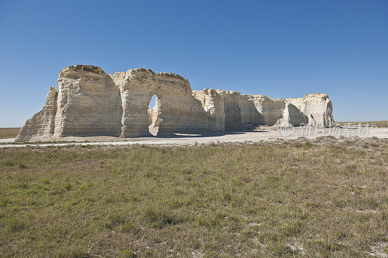 堪萨斯州高大的白垩岩层“白垩纪念碑”(XXXL)