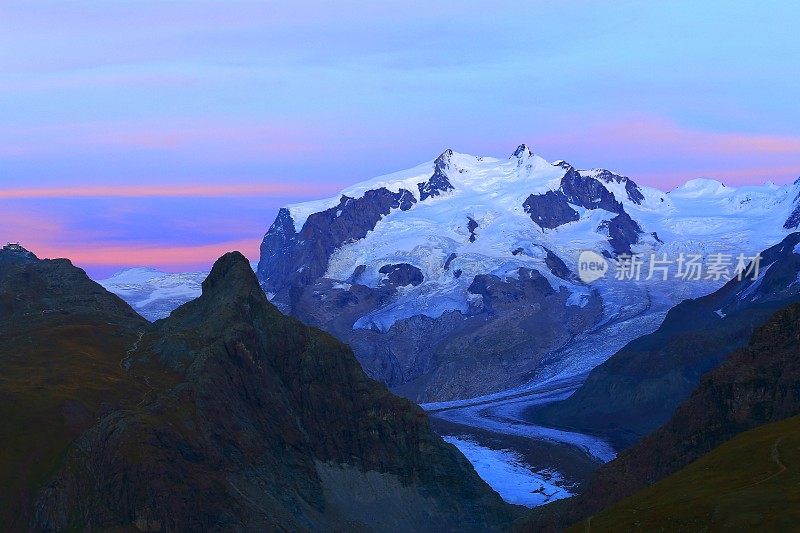 田园诗般的罗莎山在戈纳冰川上戏剧性的夜晚，瑞士阿尔卑斯山