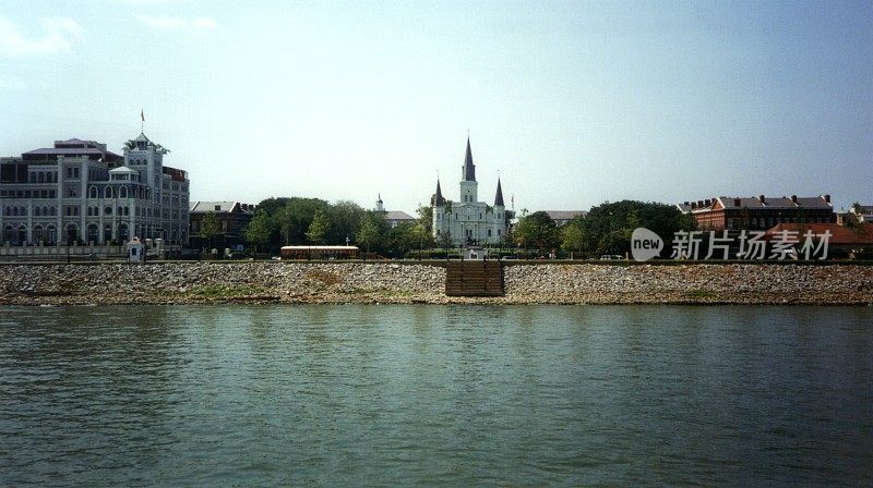 新奥尔良密西西比河畔的圣路易斯大教堂