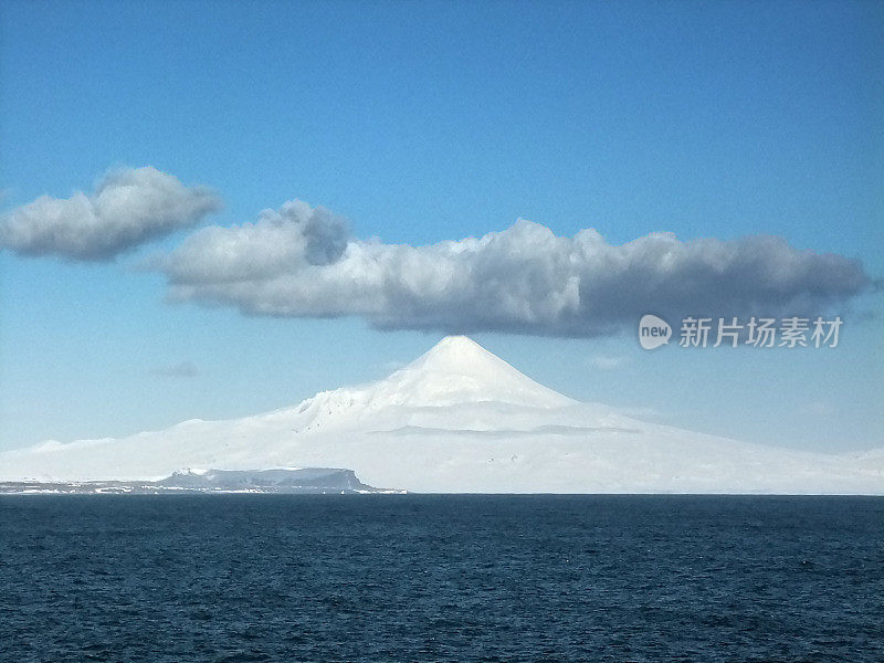 阿留申群岛和雪山