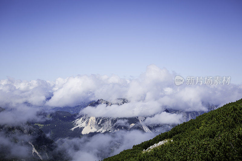 白雪覆盖的阿尔卑斯山