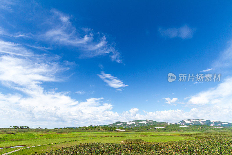 雨竜沼湿原と残雪の暑寒別岳