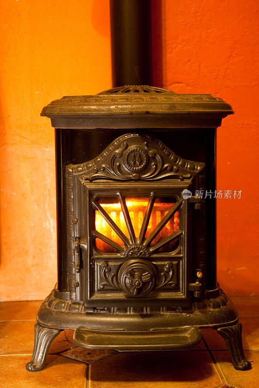 维多利亚时代的木制火炉