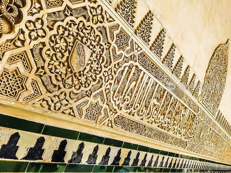西班牙阿尔罕布拉的摩尔式瓷砖