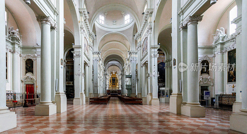 意大利博洛尼亚圣多梅尼科大教堂内部