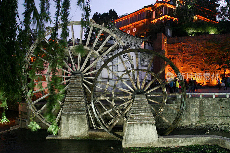 丽江古城的水车