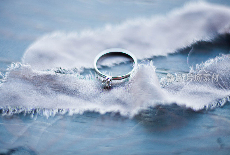 结婚戒指。婚礼象征属性。节日,庆典。