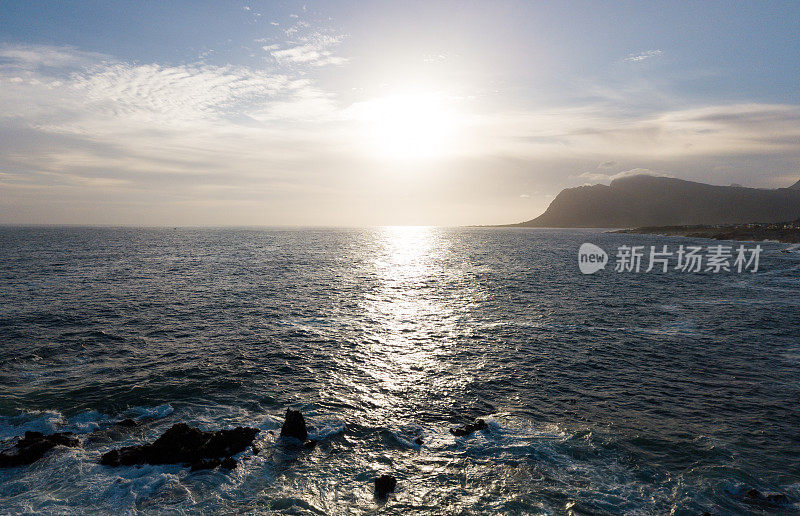 海岸线上的日落