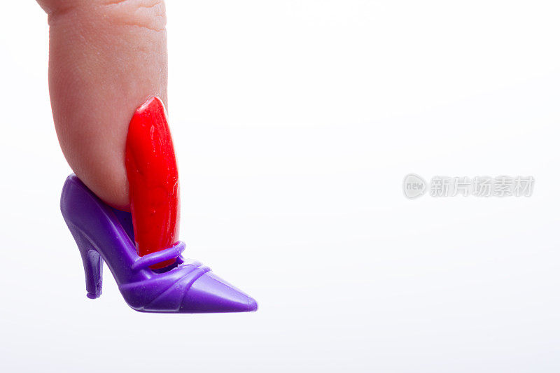 如果鞋子合适…紫色高跟鞋