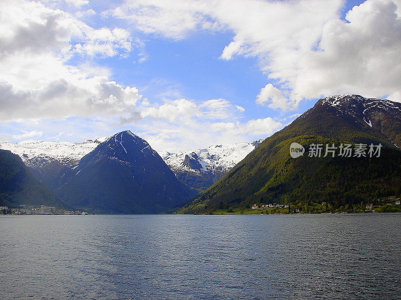 挪威令人印象深刻的Balestrand村山谷和SogneFjord船，挪威引人注目的景观，斯堪的纳维亚-北欧国家