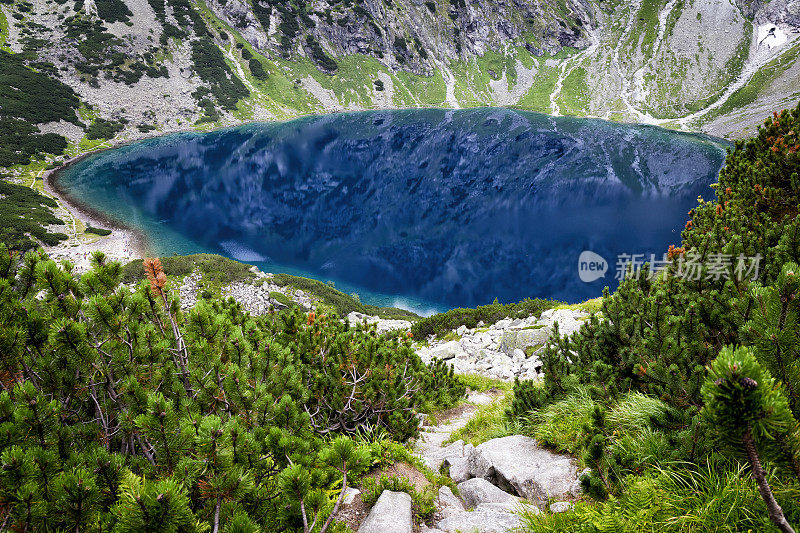 波兰塔特拉山脉，Rysy峰下的黑池塘