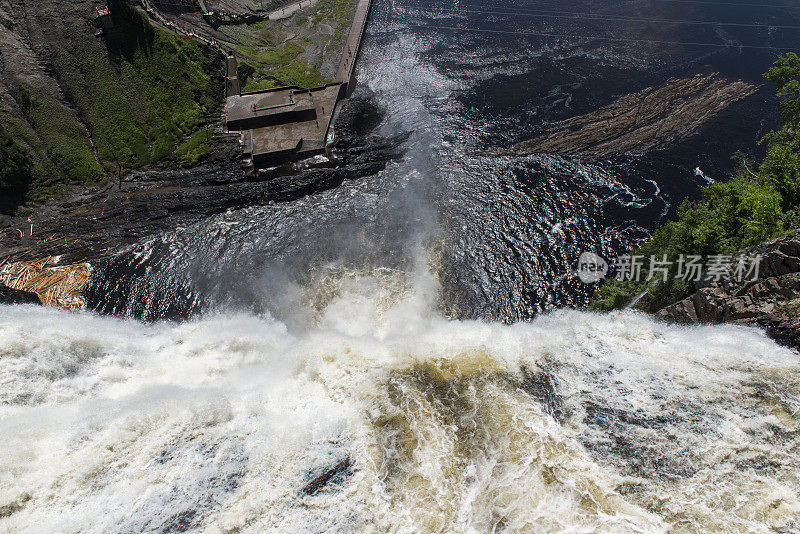加拿大魁北克省的蒙莫伦西河瀑布。