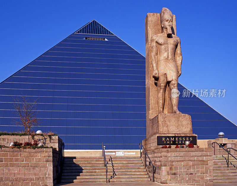 金字塔和拉美西斯雕像，孟菲斯。