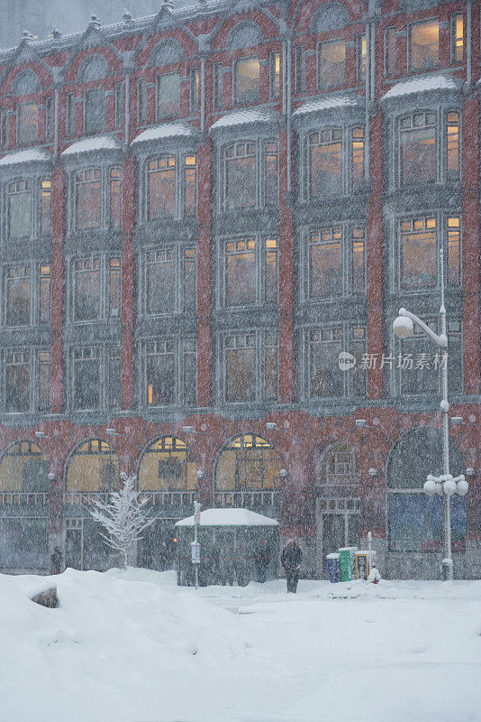 暴风雪给渥太华降下了8英寸的雪