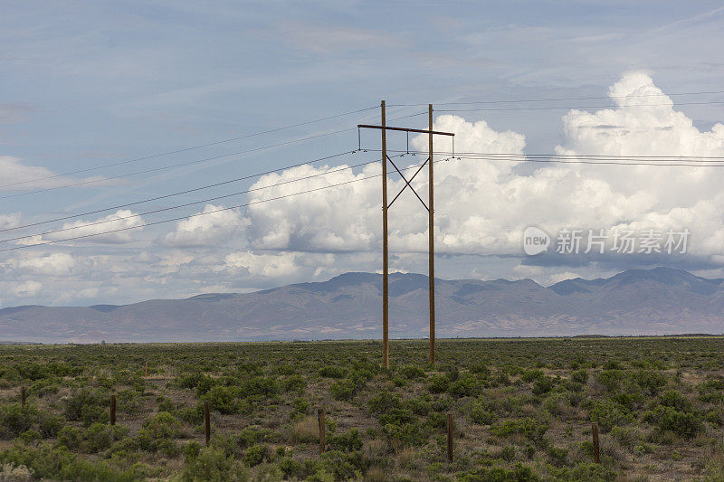 美国内华达州犹他州的能源输电线塔和电线杆