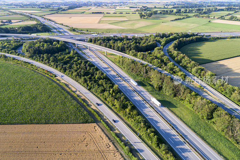 公路交汇处鸟瞰图