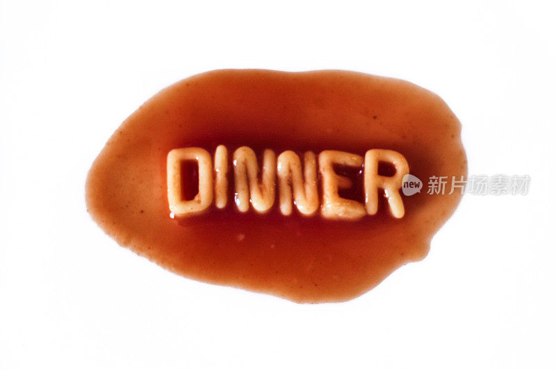 “Dinner”这个词是用意大利面的字母形状拼出来的