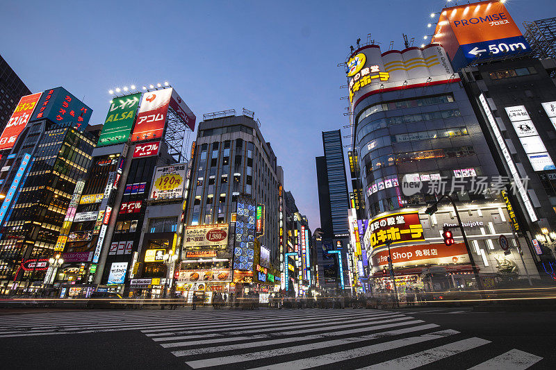 城市街道夜景