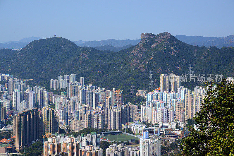 从九龙山顶俯瞰香港及狮子山