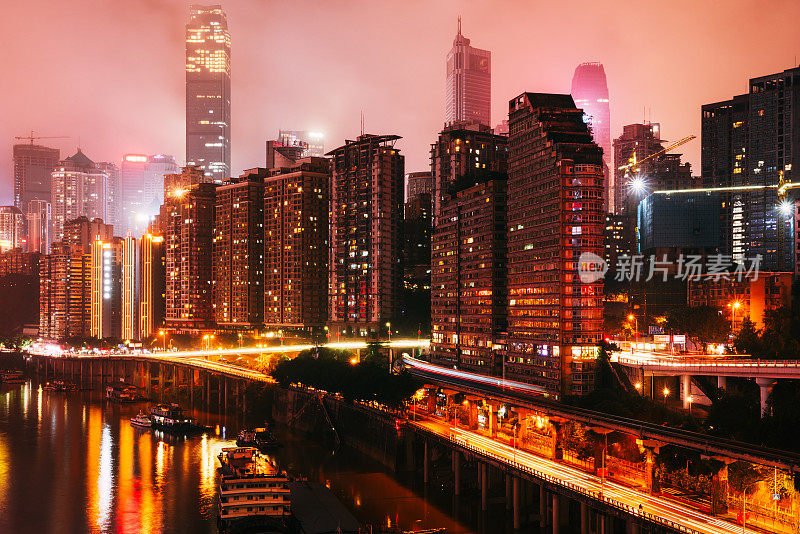 河流和重庆的夜景，中国