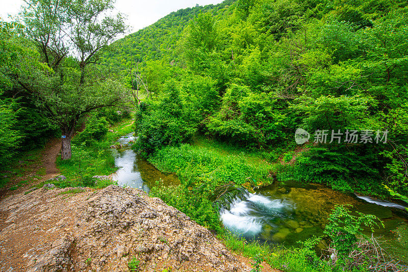 斯达拉平原老山上美丽的山河