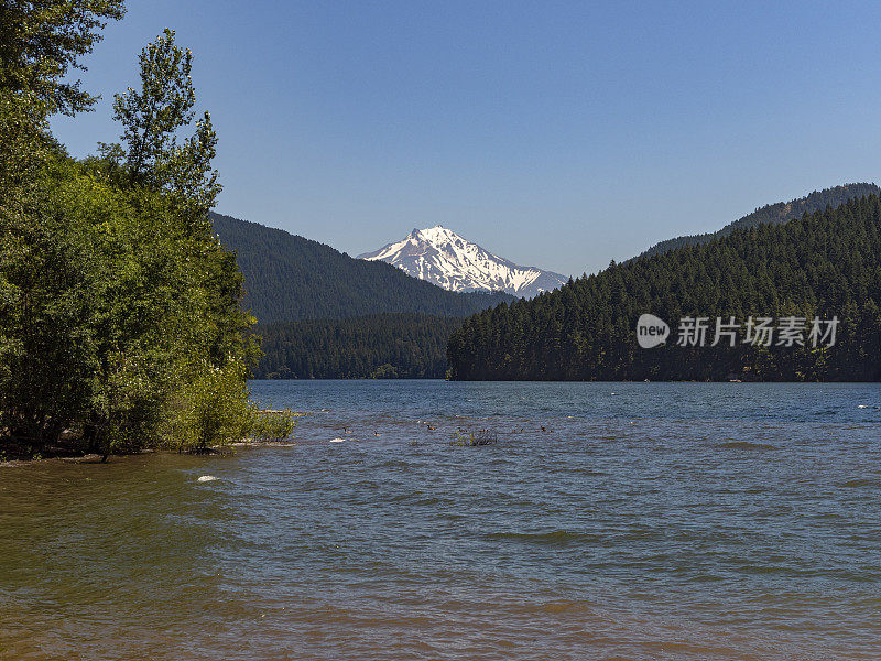 底特律湖和西俄勒冈州的杰佛逊山