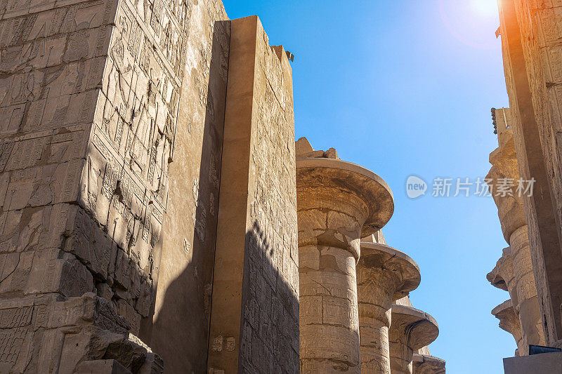 卢克索卡纳克神庙的古老柱子。埃及