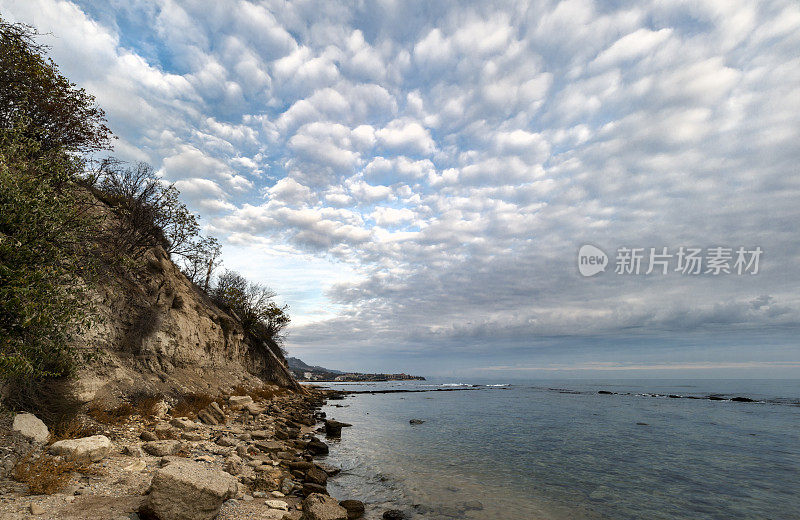 黑海海岸的壮观天空