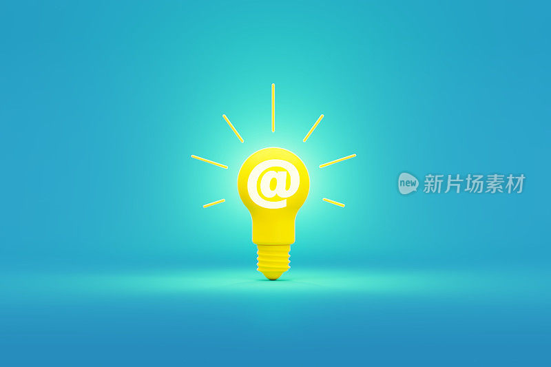 创意和创新概念-灯泡与白色在象征坐在蓝色的背景