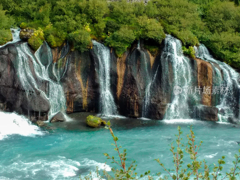 冰岛Hraunfossar瀑布