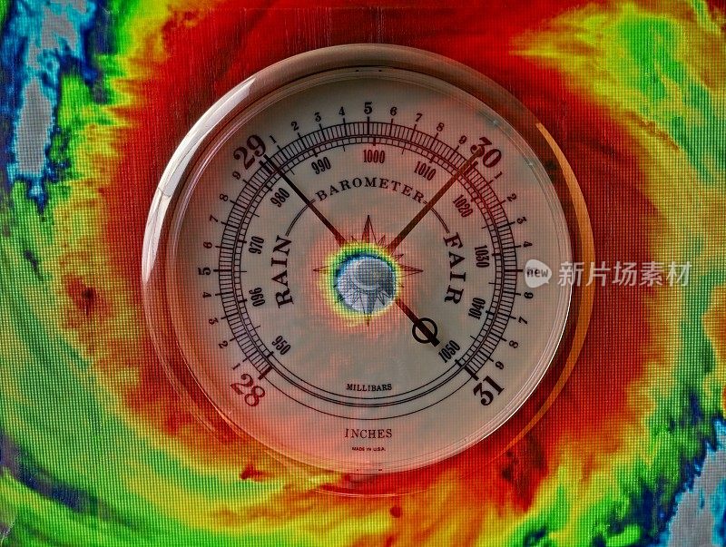 由气压计和飓风卫星图像合成的图像。