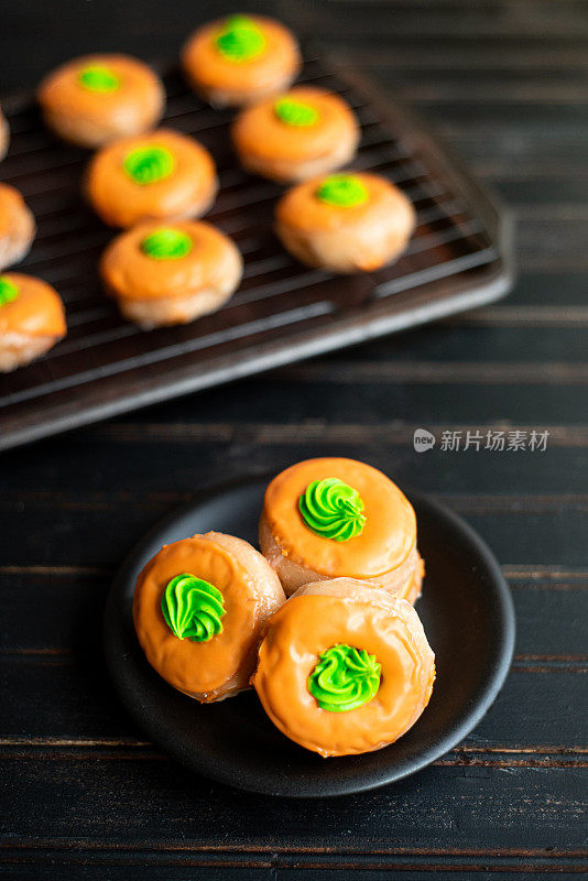 自制南瓜香料奶油甜甜圈