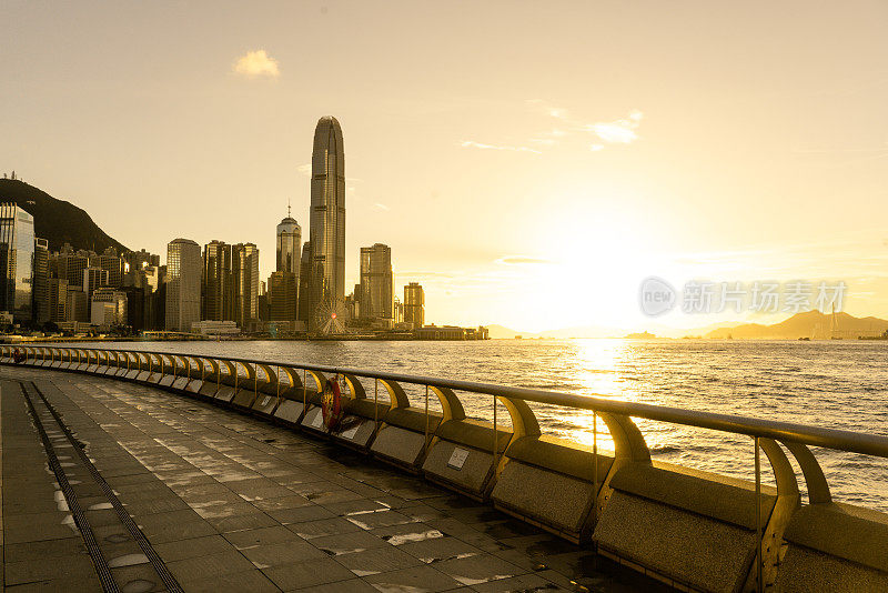 维多利亚港和香港天际线的景色