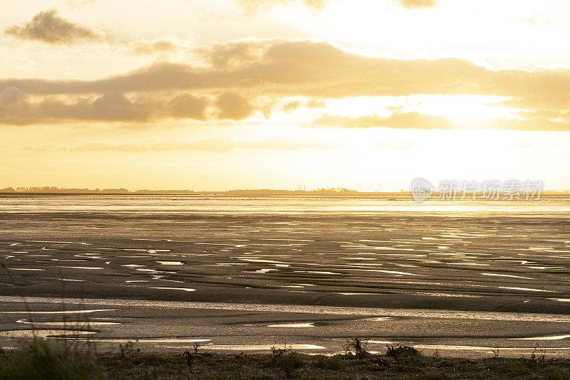 斯尼蒂沙姆海滩上的日落