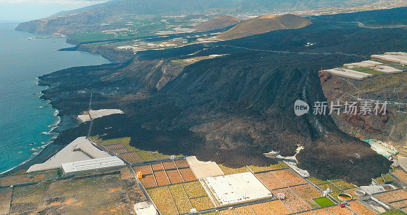 从拉帕尔马康伯雷Vieja最后一次火山爆发的海岸熔岩流的鸟瞰图。加那利群岛