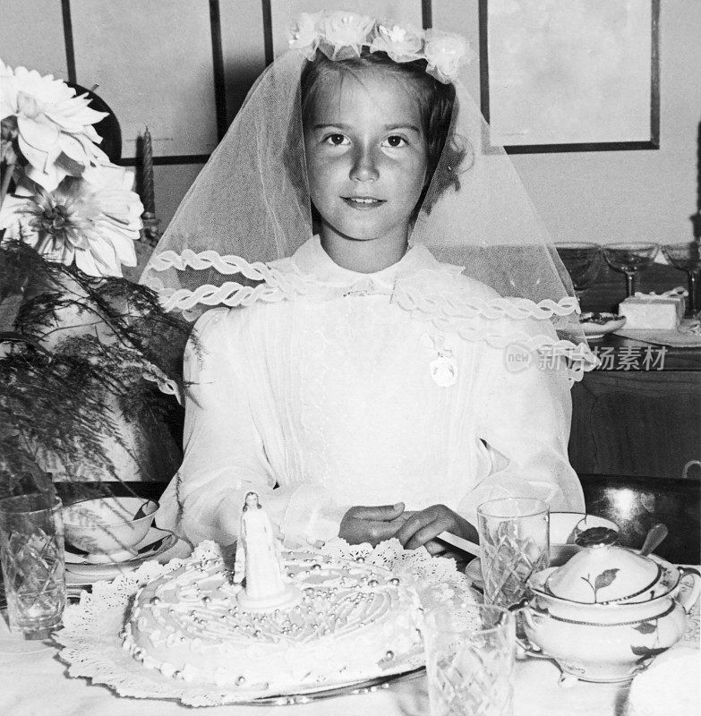 第一次圣餐会上的女孩，1958年。