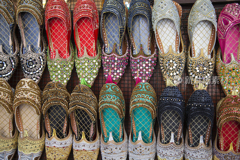 阿拉伯风格的鞋子，迪拜市场