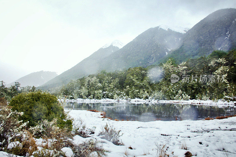 雪景，刘易斯山口，新西兰